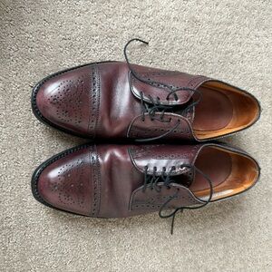 Allen Edmonds leather dress shoe. Mens Size 8.5